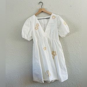 Madewell Anna Marie Embroidered White and Tan Floral Mini Dress Medium